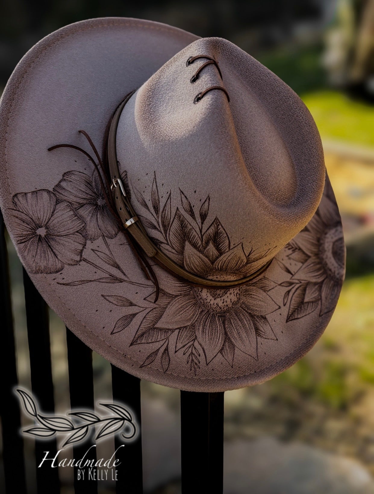 Tan sunflower/wildflower flat brim